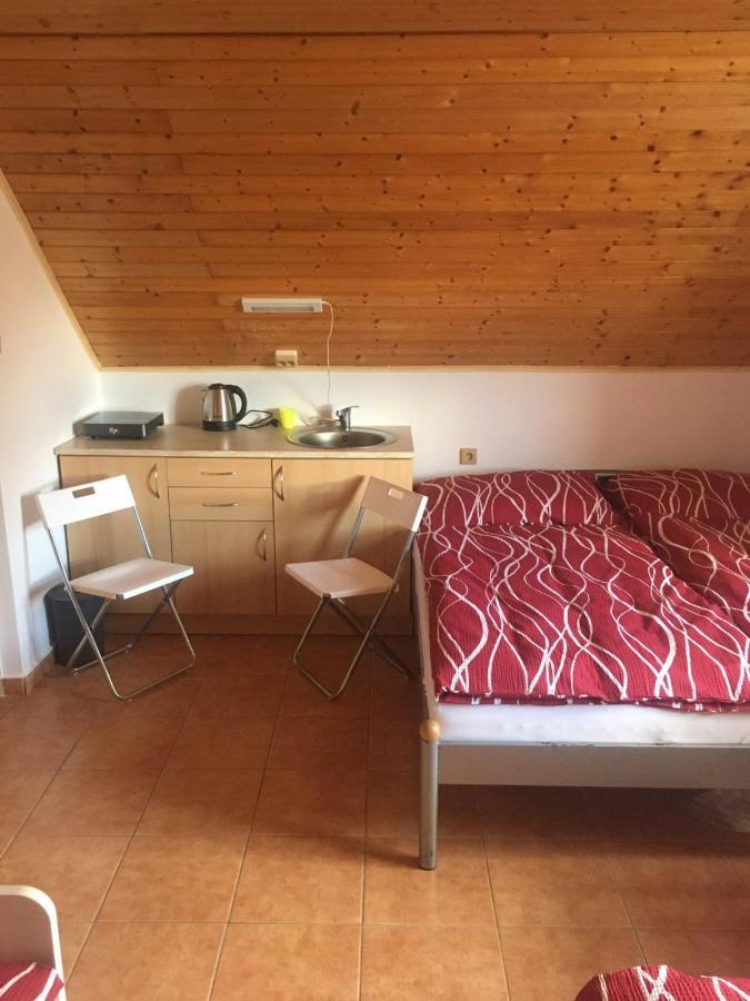 Vinarstvi Ehrlich Apartman Milotice Kültér fotó